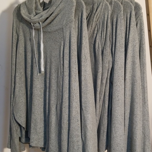 Bundle Gilligan and O'Malley sleepwear top - Picture 2 of 8